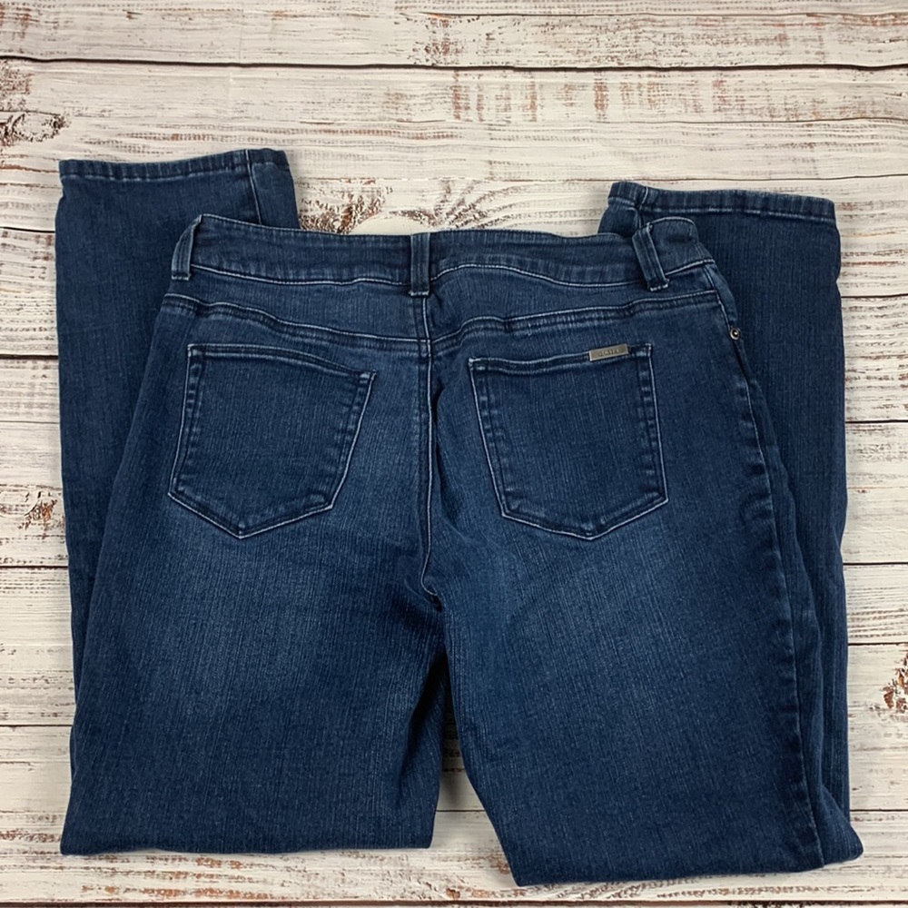 Chicos straight leg blue jeans 
size 6 (chicos sz 0.5)